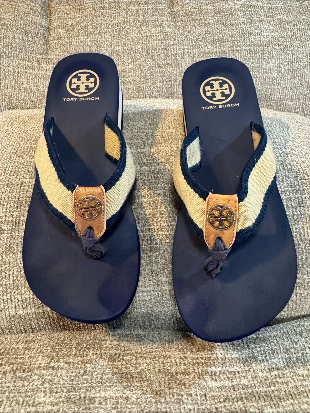 Tory Burch Frankie Women’s Wedge Flip-Flops Navy/Beige woven canvas Size 7M